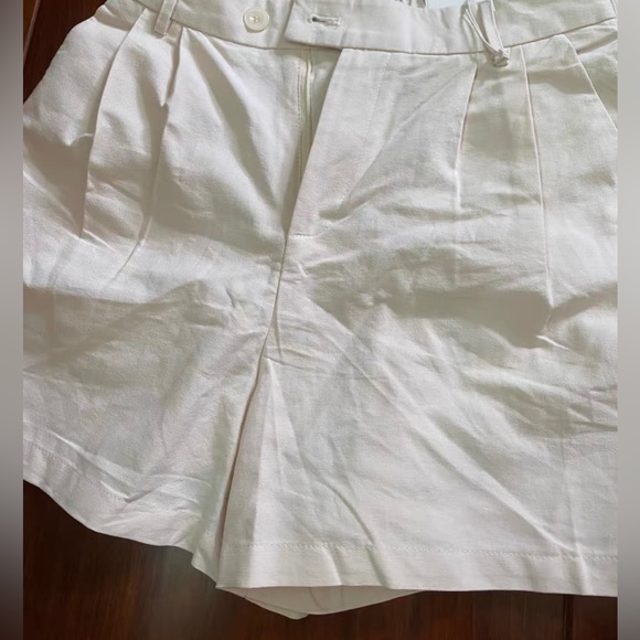 Pink pleated shorts - Picture 2 of 7